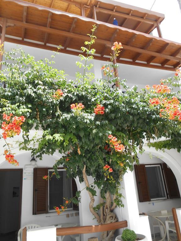 Studios Gabriel Agia Anna  Exterior photo