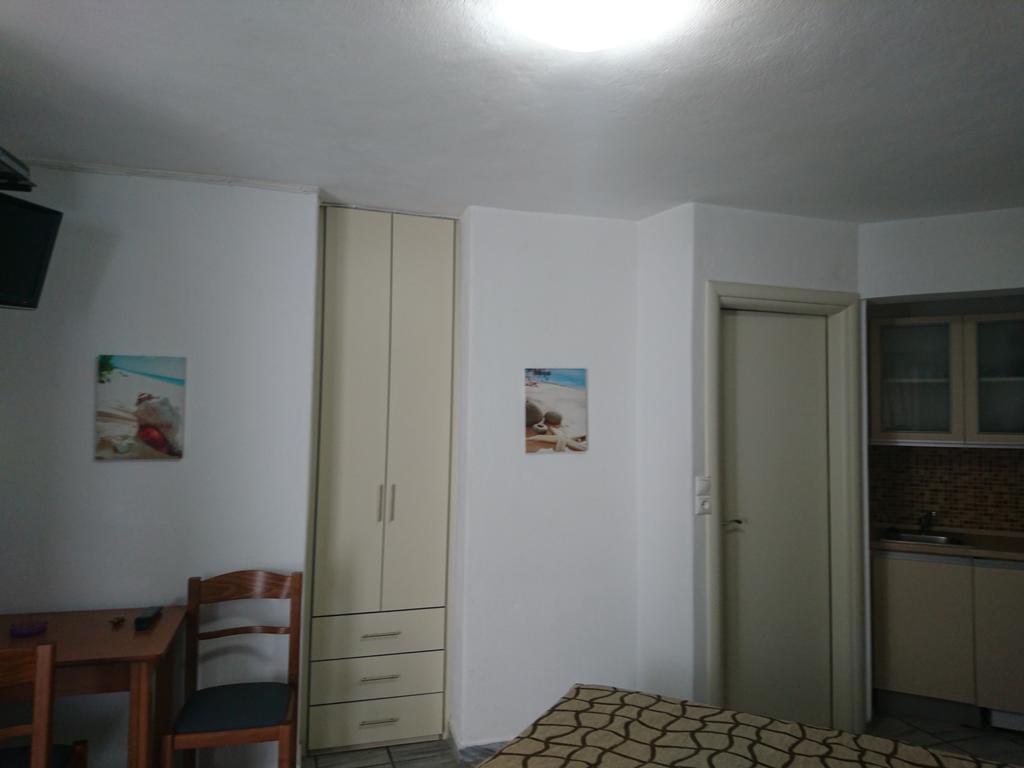 Studios Gabriel Agia Anna  Exterior photo